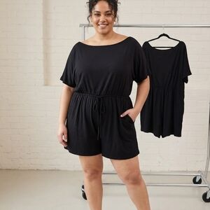 SHEIN Black Short Sleeve Drawstring Waist Romper with Pockets